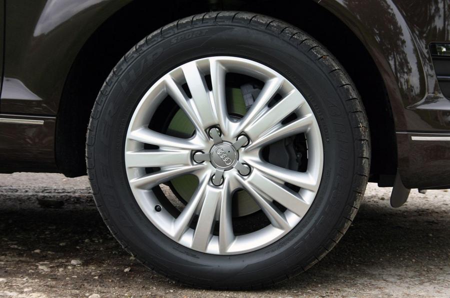 Колеса Audi Q7 3.0T Quattro (4L) 2010 года  (фото 7 из 38)
